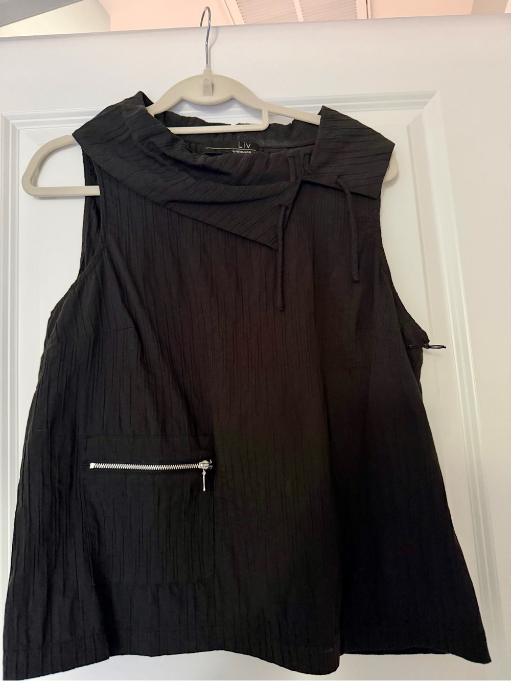 Sleeveless Black Textured Blouse with Zip Pocket